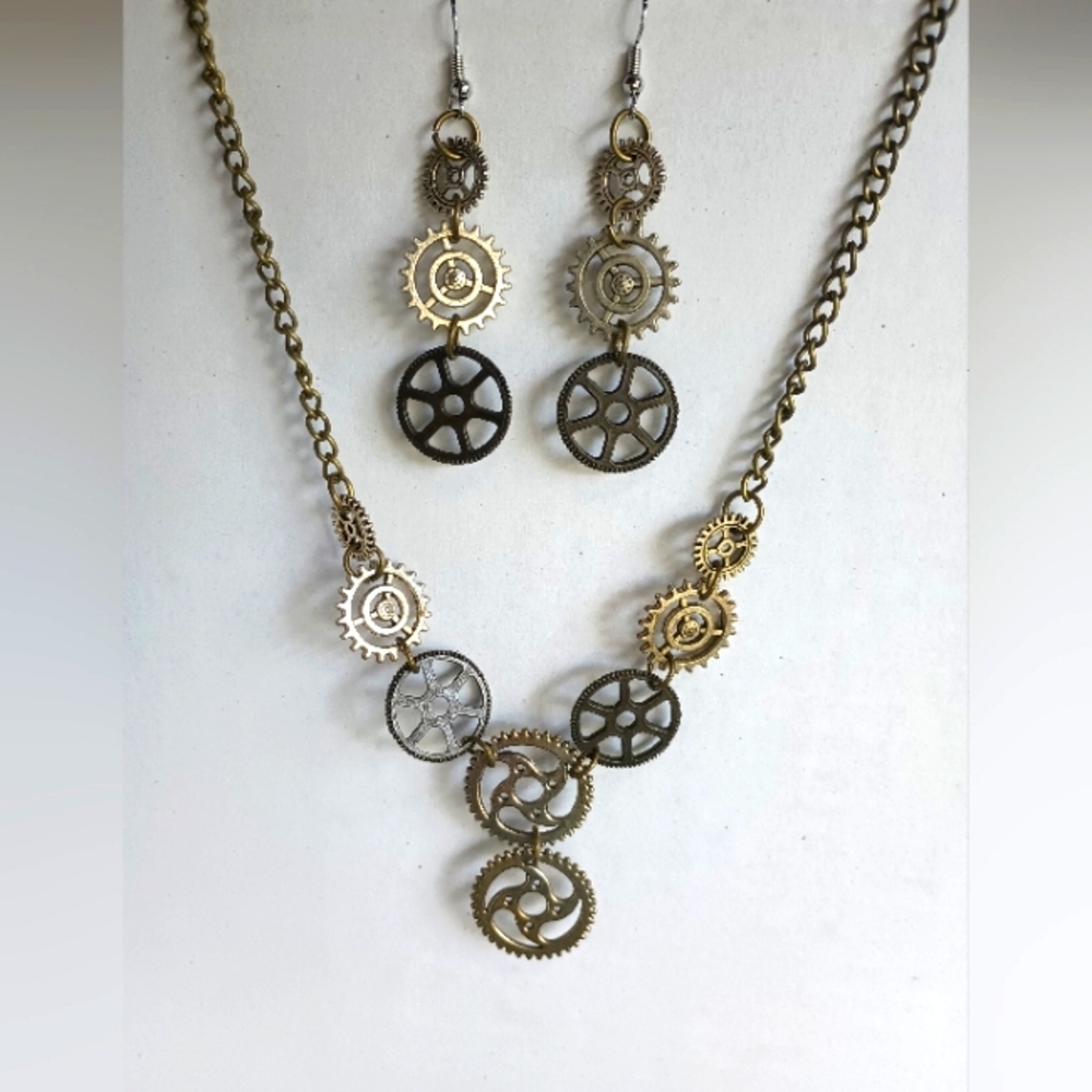 Steampunk gears necklace and earrings set